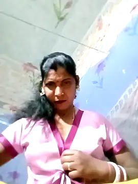 Snapshot of Savita992 chatting on 02/16/26, 06:15 Savita992 online show from 02/16/26, 06:15