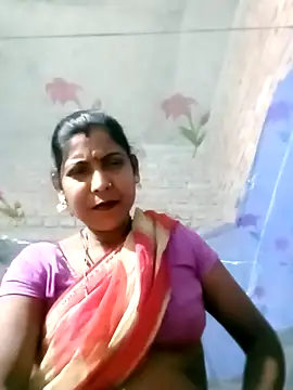Snapshot of Savita992 chatting on 02/17/26, 07:42 Savita992 online show from 02/17/26, 07:42