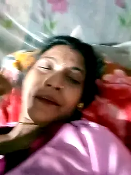 Snapshot of Savita992 chatting on 03/03/26, 07:42 Savita992 online show from 03/03/26, 07:42