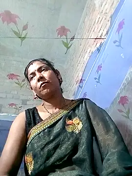 Snapshot of Savita992 chatting on 03/05/26, 06:15 Savita992 online show from 03/05/26, 06:15