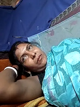 Snapshot of Savita992 chatting on 03/12/26, 09:15 Savita992 online show from 03/12/26, 09:15