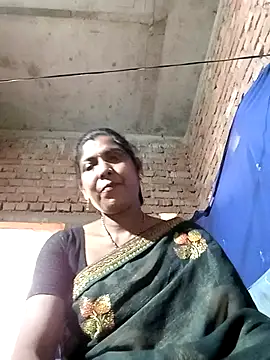 Snapshot of Savita992 chatting on 03/13/26, 05:47 Savita992 online show from 03/13/26, 05:47