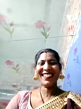 Snapshot of Savita992 chatting on 03/14/26, 01:01 Savita992 online show from 03/14/26, 01:01