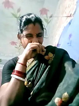Snapshot of Savita992 chatting on 03/19/26, 06:45 Savita992 online show from 03/19/26, 06:45