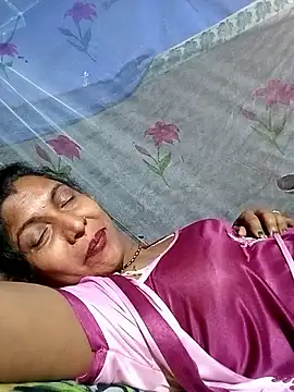 Snapshot of Savita992 chatting on 03/20/26, 07:41 Savita992 online show from 03/20/26, 07:41