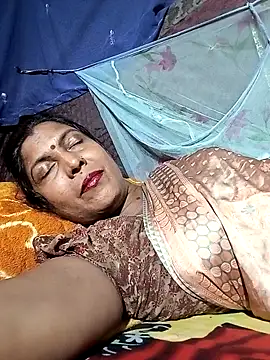 Snapshot of Savita992 chatting on 03/24/26, 06:40 Savita992 online show from 03/24/26, 06:40