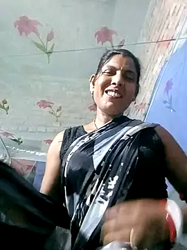 Snapshot of Savita992 chatting on 04/04/26, 01:19 Savita992 online show from 04/04/26, 01:19