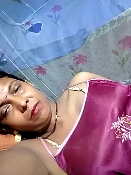 Snapshot of Savita992 chatting on 05/05/26, 09:23 Savita992 online show from 05/05/26, 09:23