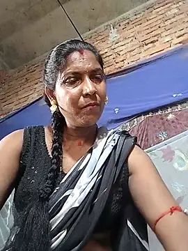 Snapshot of Savita992 chatting on 05/19/26, 08:42 Savita992 online show from 05/19/26, 08:42