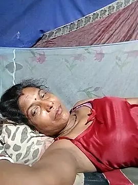 Snapshot of Savita992 chatting on 06/11/26, 01:05 Savita992 online show from 06/11/26, 01:05