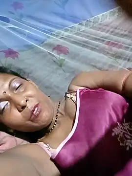 Snapshot of Savita992 chatting on 06/11/26, 08:51 Savita992 online show from 06/11/26, 08:51