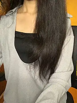 Snapshot of Nhinhi18 chatting on 10/07/25, 03:42 Nhinhi18 online show from 10/07/25, 03:42