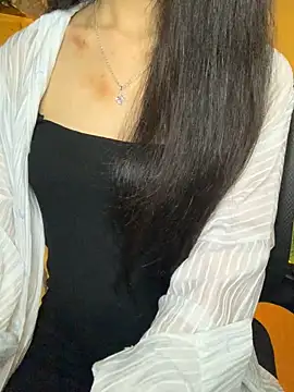 Snapshot of Nhinhi18 chatting on 10/20/25, 03:23 Nhinhi18 online show from 10/20/25, 03:23