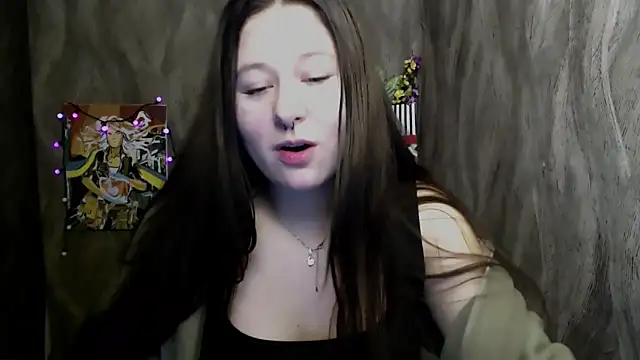 Snapshot of Linda_S_ chatting on 11/18/25, 05:17 Linda S online show from 11/18/25, 05:17