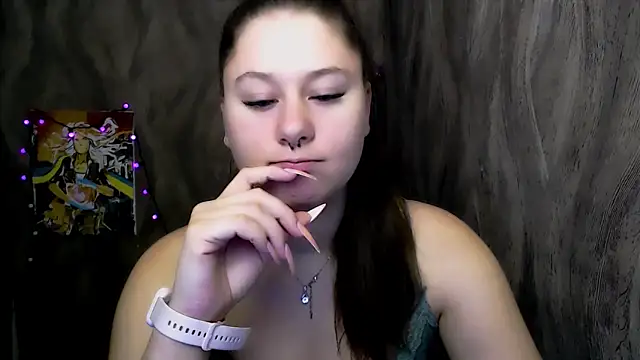 Snapshot of Linda_S_ chatting on 12/15/25, 01:15 Linda S online show from 12/15/25, 01:15