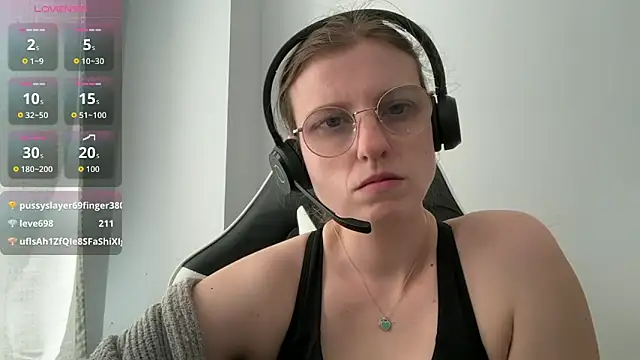 BustyKellyXXX online show from 05/04/26, 09:27
