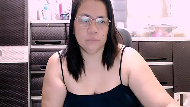 Snapshot of Saint_flowerxxx chatting on 10/26/25, 10:36 Saint flowerxxx online show from 10/26/25, 10:36