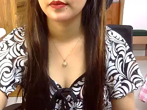 Snapshot of Obonti_2000 chatting on 09/15/25, 11:43 Obonti 2000 online show from 09/15/25, 11:43