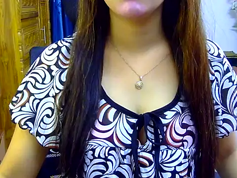 Snapshot of Obonti_2000 chatting on 10/13/25, 04:40 Obonti 2000 online show from 10/13/25, 04:40