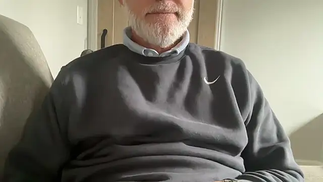 Snapshot of braselton06 chatting on 11/18/25, 06:12 braselton06 online show from 11/18/25, 06:12