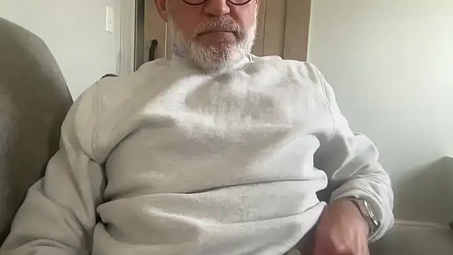 Snapshot of braselton06 chatting on 12/16/25, 03:17 braselton06 online show from 12/16/25, 03:17