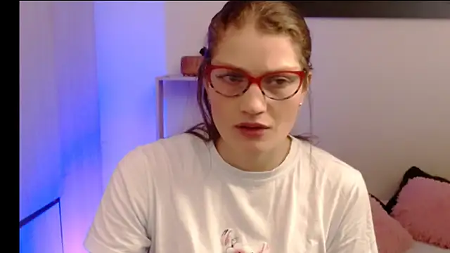 Camila-ventura online show from 06/15/26, 01:02