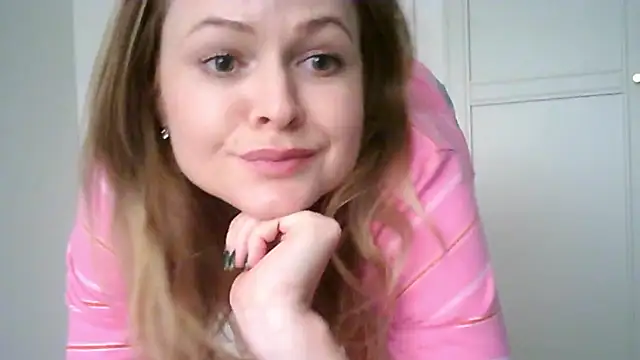 Snapshot of Ginger-bb chatting on 10/27/25, 08:40 Ginger-bb online show from 10/27/25, 08:40