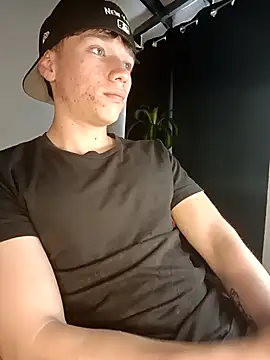 Logan sixxer online show from 09/25/25, 07:39