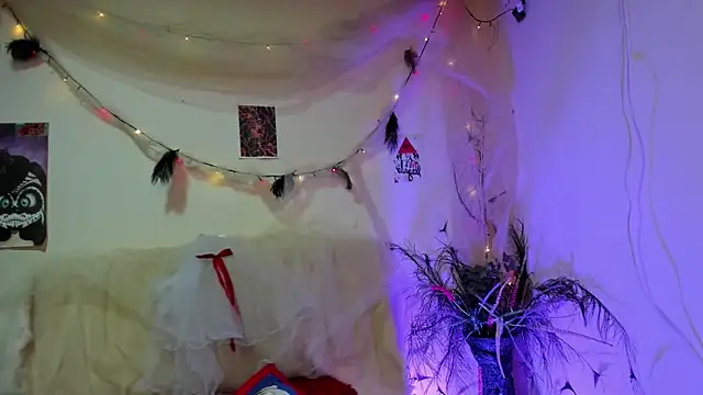 Snapshot of _viollette_ chatting on 12/18/25, 12:49 viollette online show from 12/18/25, 12:49