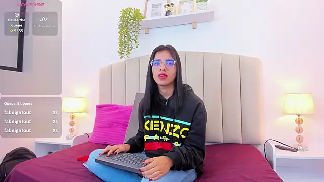 Rachel Donnelly online show from 09/27/25, 05:01