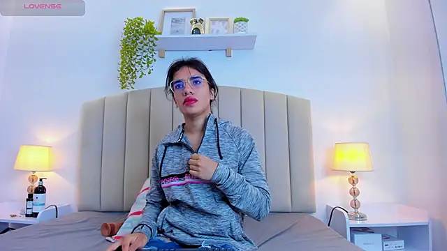 Rachel Donnelly online show from 10/09/25, 04:32