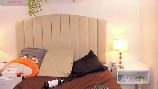 Rachel Donnelly online show from 10/11/25, 04:01