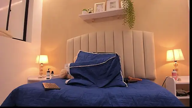 Snapshot of Rachel_Donnelly chatting on 11/21/25, 04:33 Rachel Donnelly online show from 11/21/25, 04:33