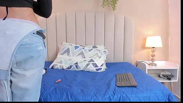 Snapshot of Rachel_Donnelly chatting on 12/05/25, 04:32 Rachel Donnelly online show from 12/05/25, 04:32