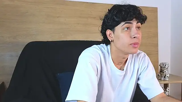 Stiven Benet  online show from 10/06/25, 01:30