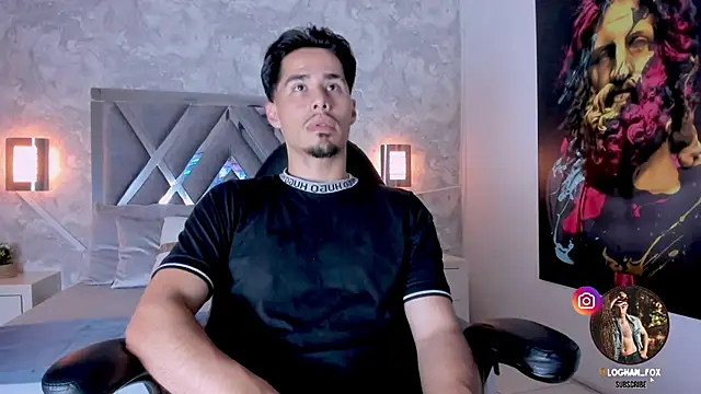 loghan fox online show from 10/31/25, 04:13