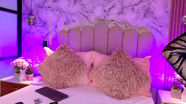 Snapshot of JessicaMason chatting on 12/15/25, 10:47 JessicaMason online show from 12/15/25, 10:47