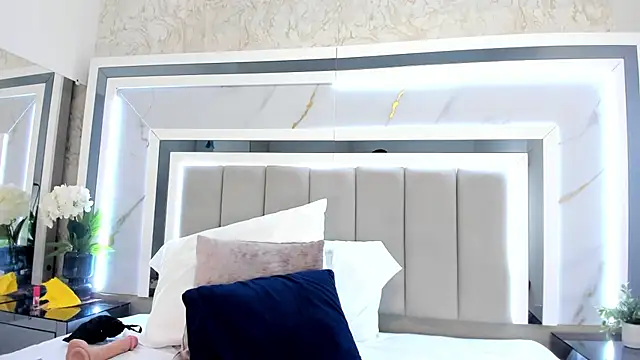 melodycharlotte online show from 11/02/25, 08:44