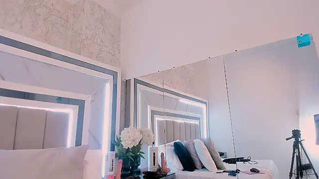 melodycharlotte online show from 12/04/25, 12:25