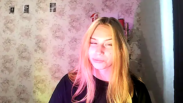 Snapshot of ClaireLaSweet chatting on 09/22/25, 12:34 ClaireLaSweet online show from 09/22/25, 12:34