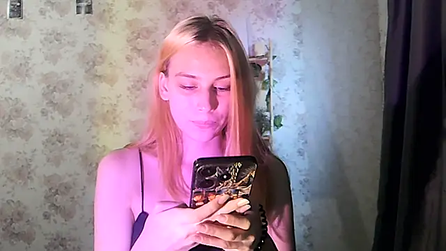 ClaireLaSweet online show from 10/04/25, 03:48