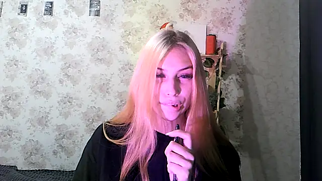 ClaireLaSweet online show from 10/21/25, 06:25