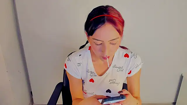 Snapshot of Madison_charlotte chatting on 10/25/25, 06:32 Madison charlotte online show from 10/25/25, 06:32