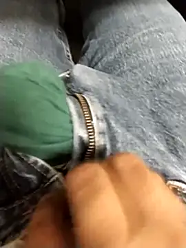 Snapshot of Ajayy01 chatting on 11/17/25, 04:13 Ajayy01 online show from 11/17/25, 04:13