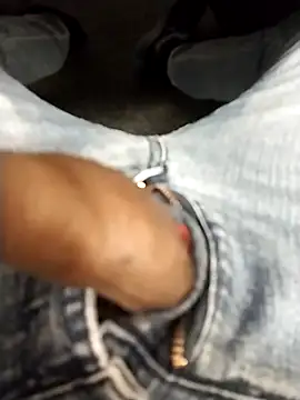 Snapshot of Ajayy01 chatting on 11/24/25, 04:18 Ajayy01 online show from 11/24/25, 04:18