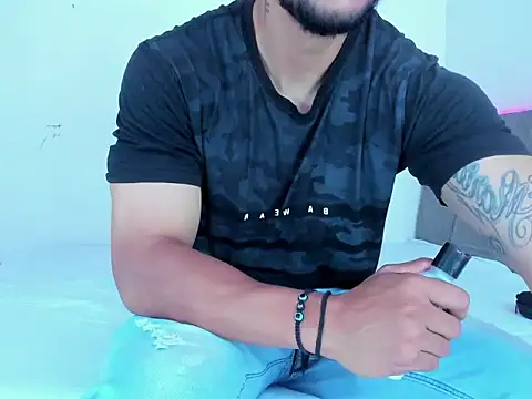 Snapshot of Edy_coltt chatting on 09/16/25, 01:23 Edy coltt online show from 09/16/25, 01:23