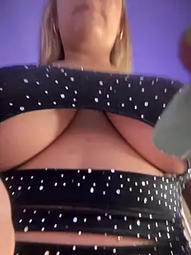 ChannelConnor  online show from 09/19/25, 02:18