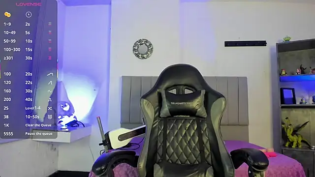 Snapshot of Scarlett21__ chatting on 10/31/25, 04:57 Scarlett21 online show from 10/31/25, 04:57