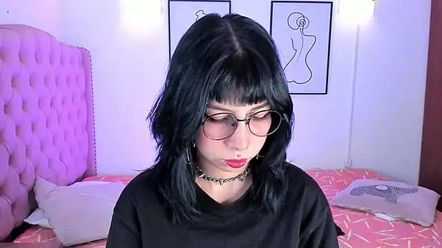 Snapshot of Rose_72 chatting on 09/18/25, 06:21 Rose 72 online show from 09/18/25, 06:21