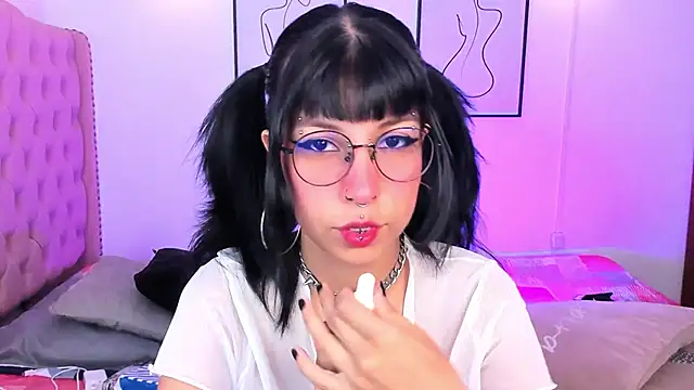 Snapshot of Rose_72 chatting on 10/06/25, 07:22 Rose 72 online show from 10/06/25, 07:22